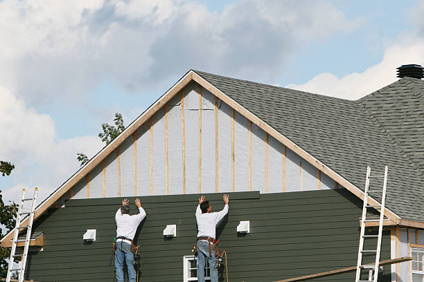 Professional Siding Installation technician working in Millwood, VA